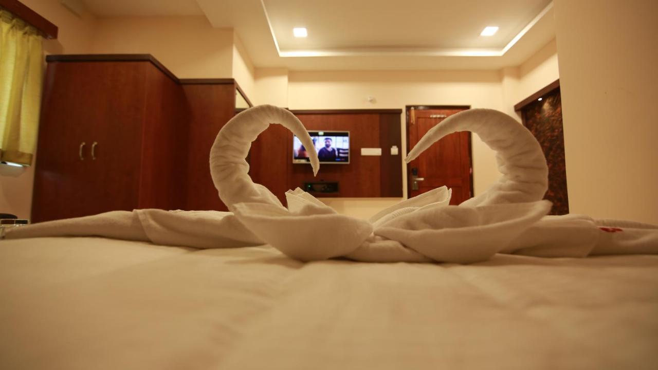 Hotel Apple Suites バンガロール エクステリア 写真